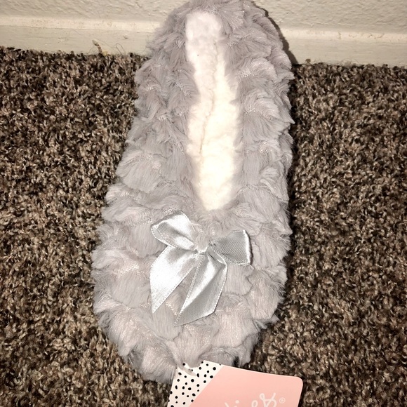 Fuzzy Women’s slippers - Picture 2 of 5